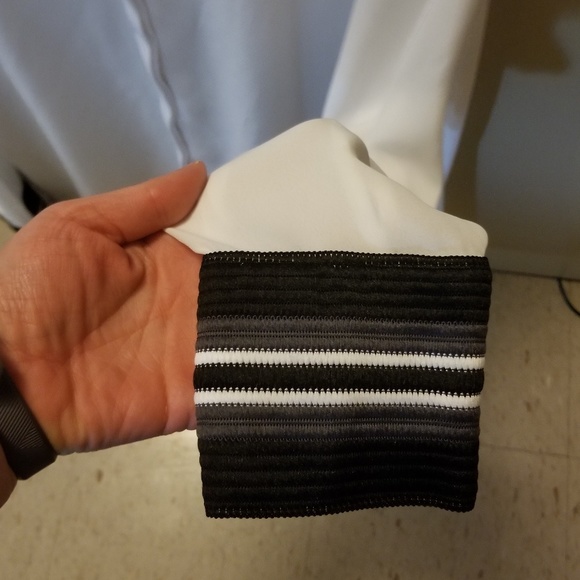 Blouse - Picture 2 of 3